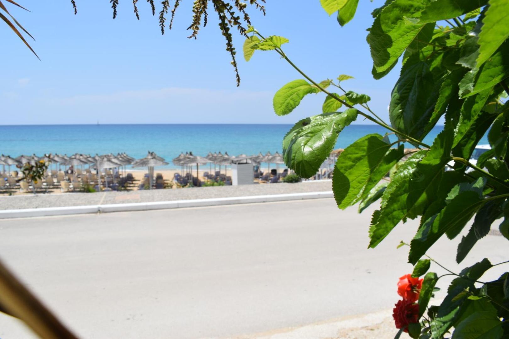 Mirto Beach Hotel & Restaurant Paralia Vrachou Exterior photo